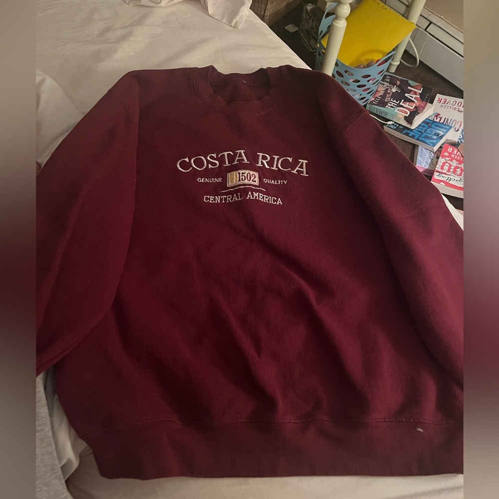 Costa Rica Crewneck. Maroon Color